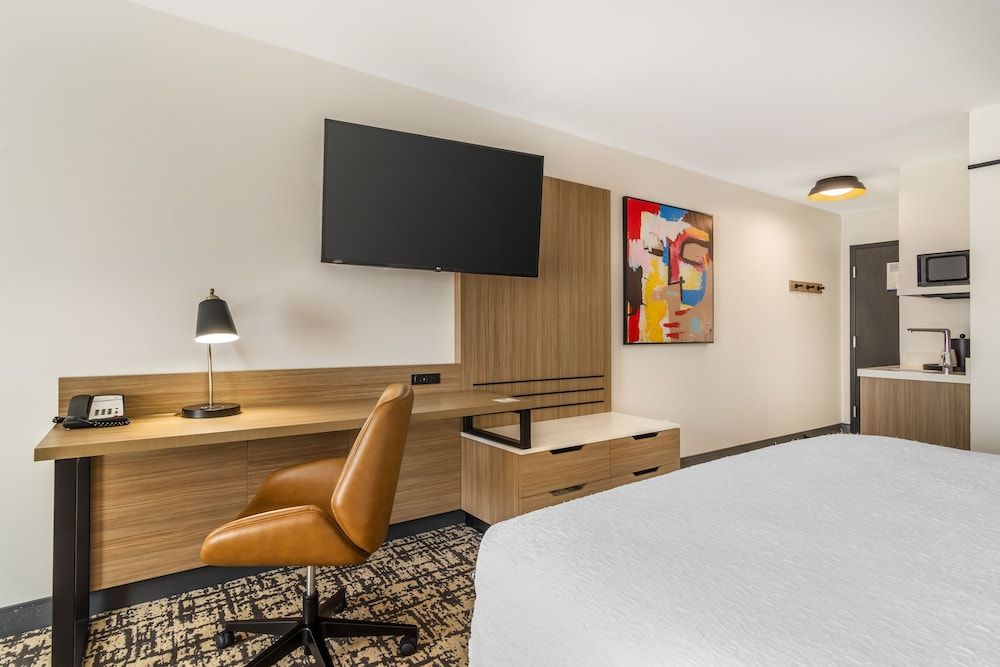 Study, 1 King Bed with Sofa Bed, Non Smoking