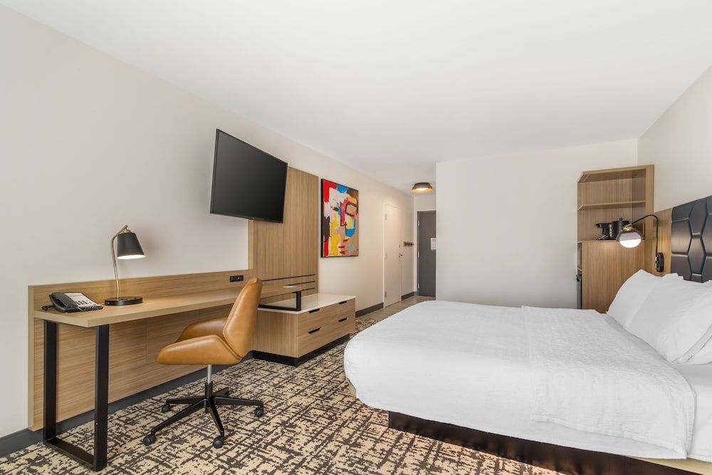 Standard Room, 1 King Bed, Non Smoking, Accessible (Accessible Tub)