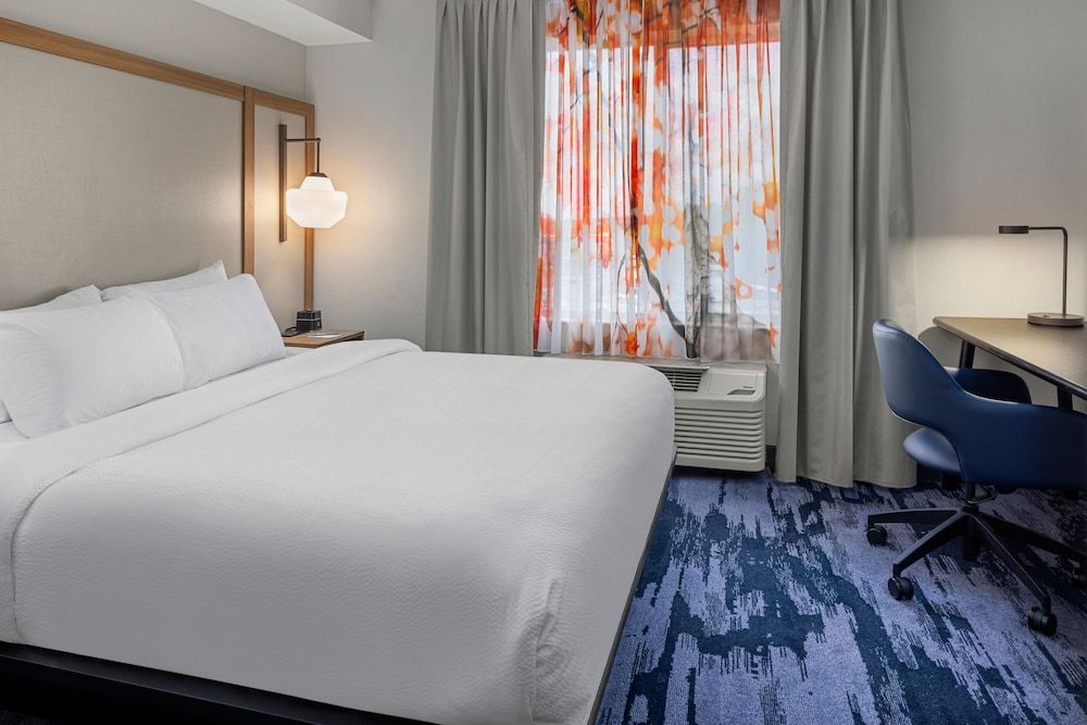 Basic Room, 1 King Bed (Mobility/Hearing Access, Roll-In Shwr)