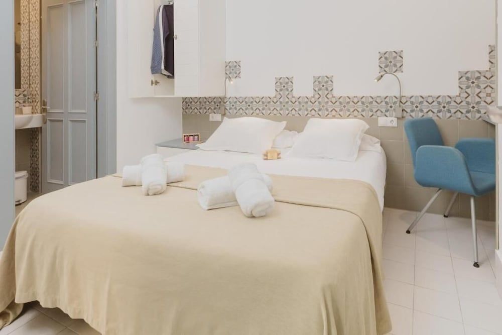 Hostal Gravina Single Room 2