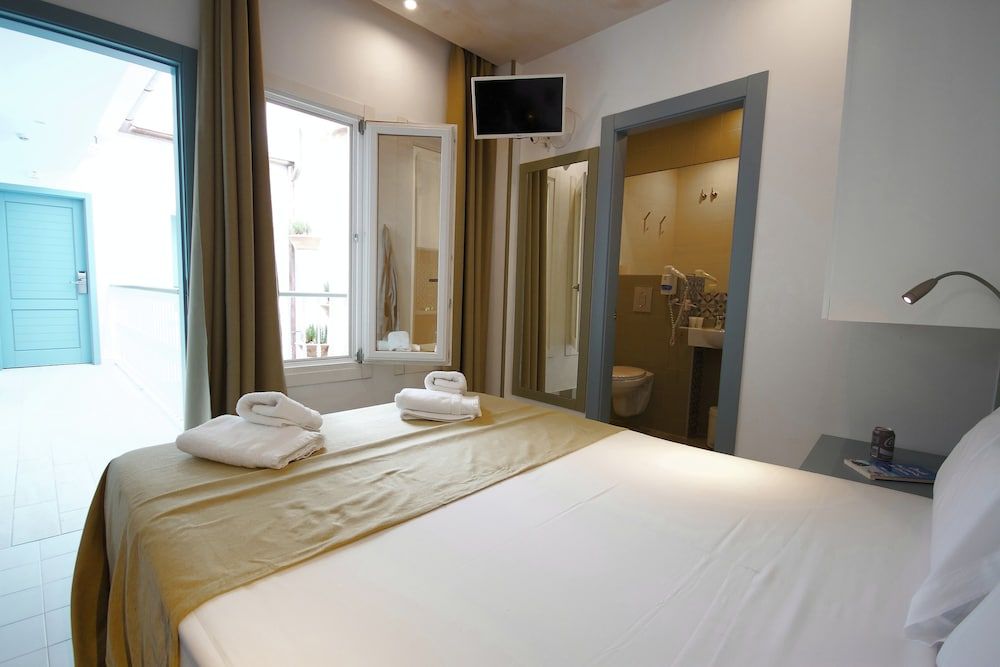 Hostal Gravina Single Room