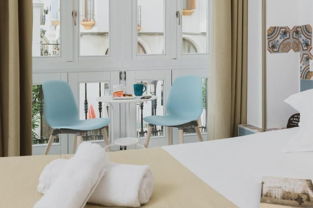 Hostal Gravina Double Room, Balcony 5