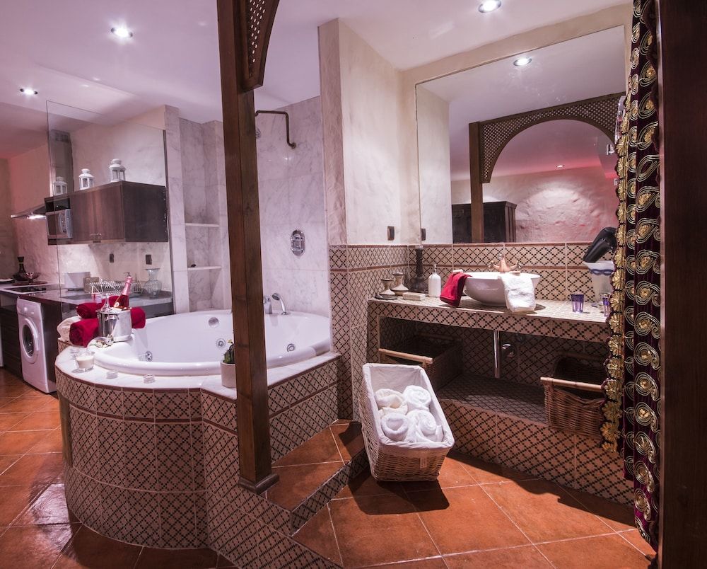 Alaia Holidays Apartments & Suite Caballero de Gracia Deluxe Apartment, Jetted Tub (Árabe) 9