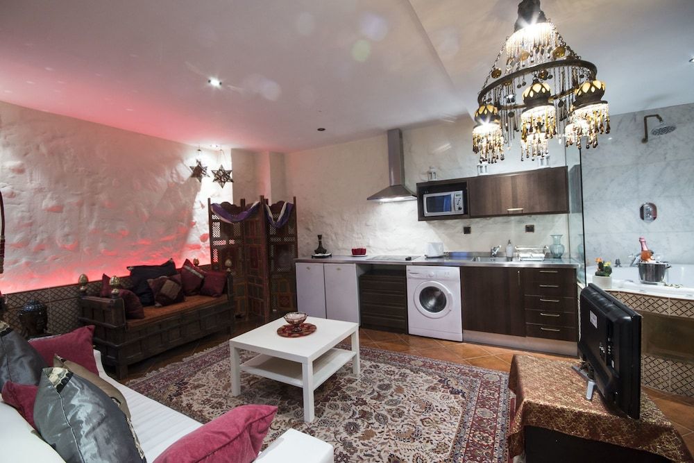 undefined Alaia Holidays Apartments & Suite Caballero de Gracia 8