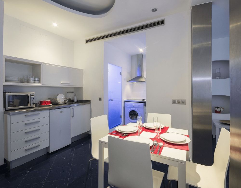 Alaia Holidays Apartments & Suite Caballero de Gracia Deluxe Apartment, Jetted Tub (Marilyn Monroe) 3