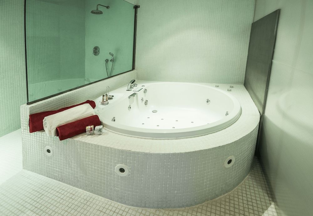 Alaia Holidays Apartments & Suite Caballero de Gracia Deluxe Apartment, Jetted Tub (Marilyn Monroe) 8