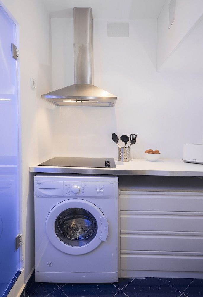 Alaia Holidays Apartments & Suite Caballero de Gracia Deluxe Apartment, Jetted Tub (Marilyn Monroe) 6