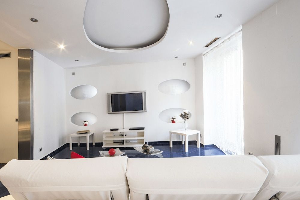 Alaia Holidays Apartments & Suite Caballero de Gracia Deluxe Apartment, Jetted Tub (Marilyn Monroe) 5