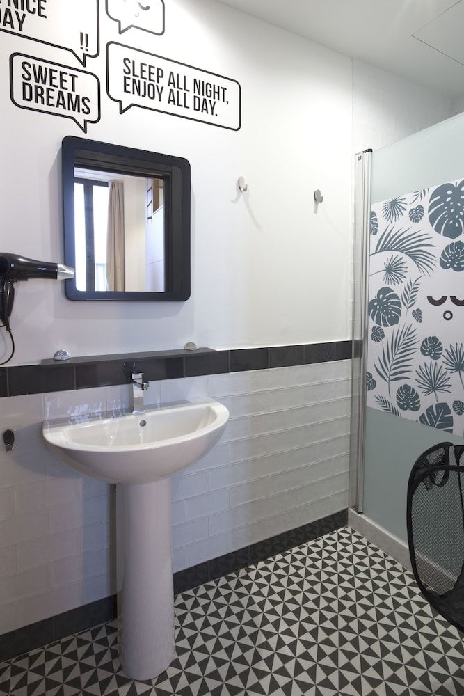 U-Sense For You Hostel Sevilla Standard Double Room 3