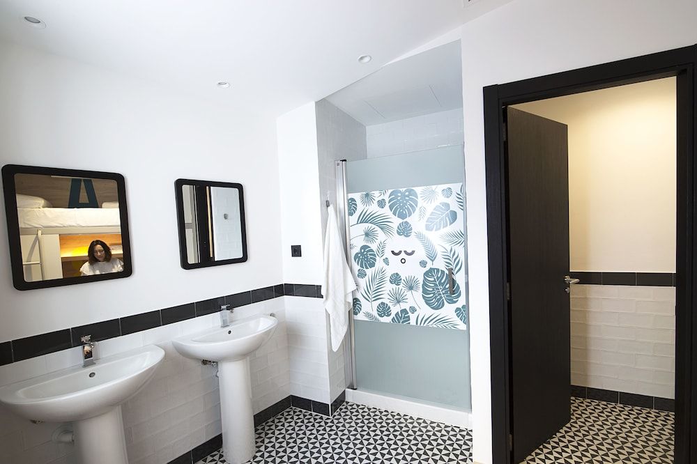 U-Sense For You Hostel Sevilla Habitación Privada para 4 personas 3