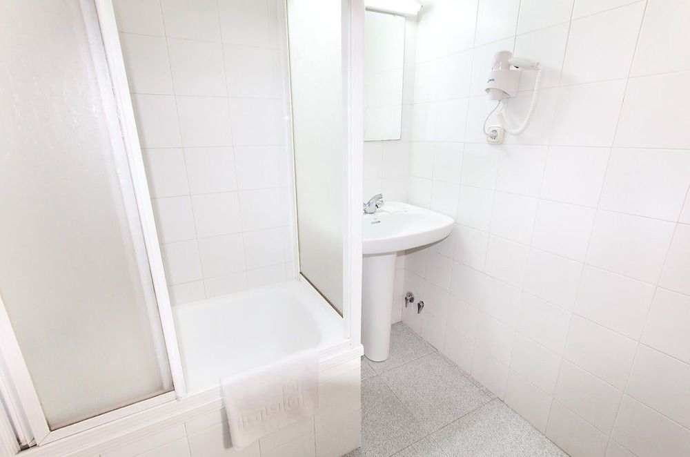 Hostal Estación Almeria Triple Room 5