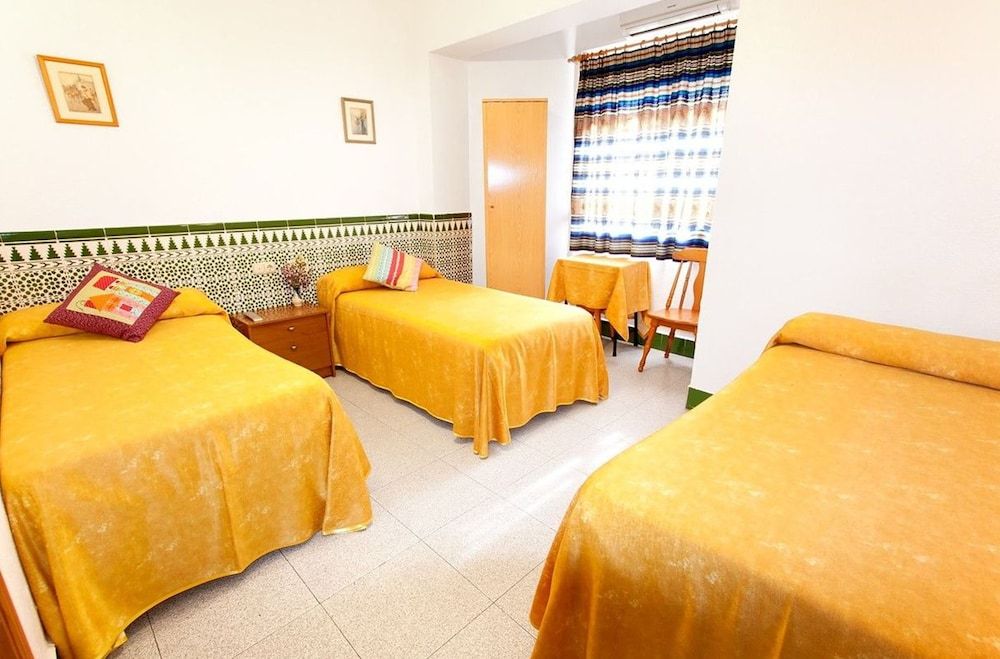 Hostal Estación Almeria Triple Room 2