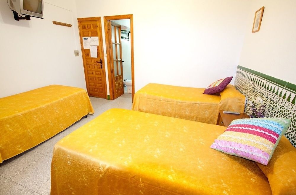 Hostal Estación Almeria Triple Room 4