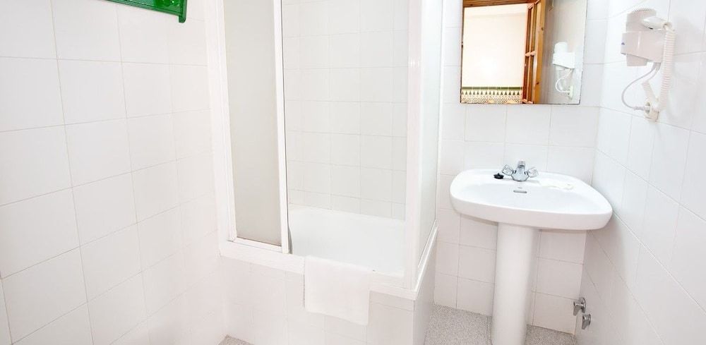 Hostal Estación Almeria Triple Room 6