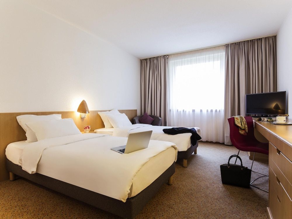 Novotel Düsseldorf City West Standard Room, 1 Queen Bed with Sofa bed 5