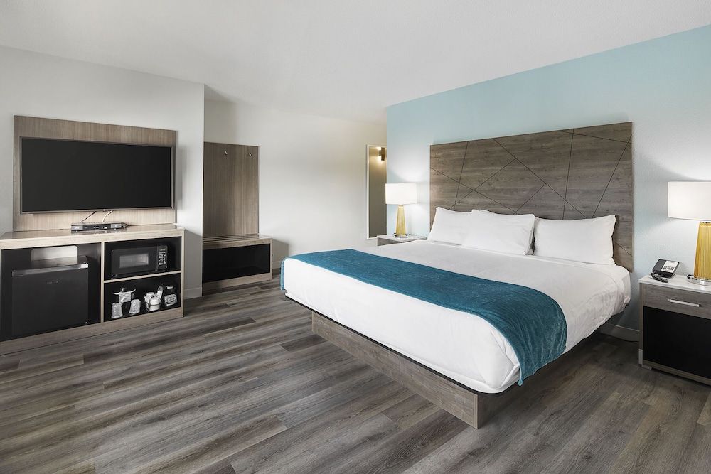 1 King Bed, Jacuzzi, Sofa Bed