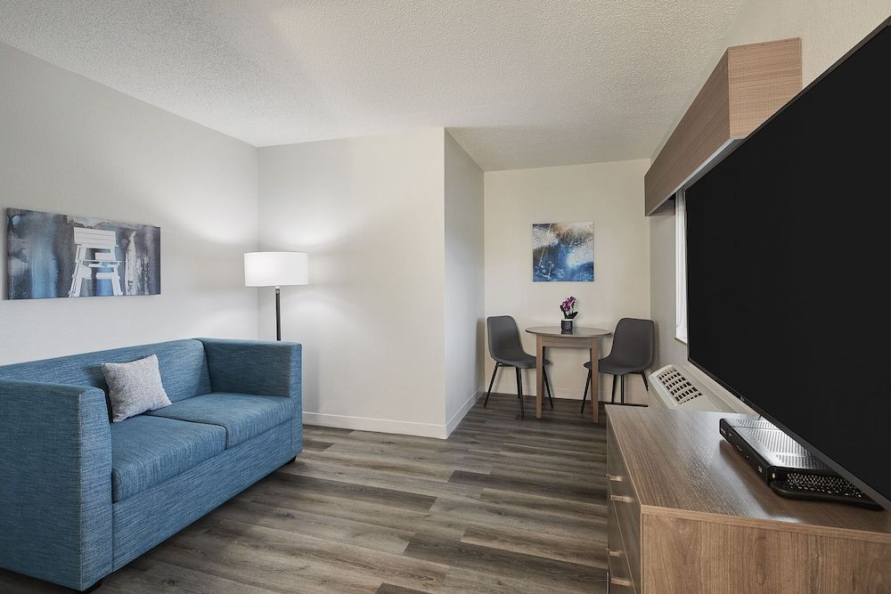 1 King Bed, Jacuzzi, Sofa Bed