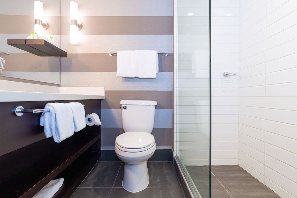 Sandman Hotel Edmonton West Suite, 1 King Bed with Sofa bed, Balcony, Tower (Kitchen, W/D) 5