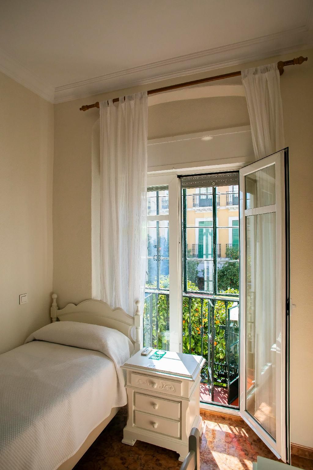 Single Room with Shared Bathroom