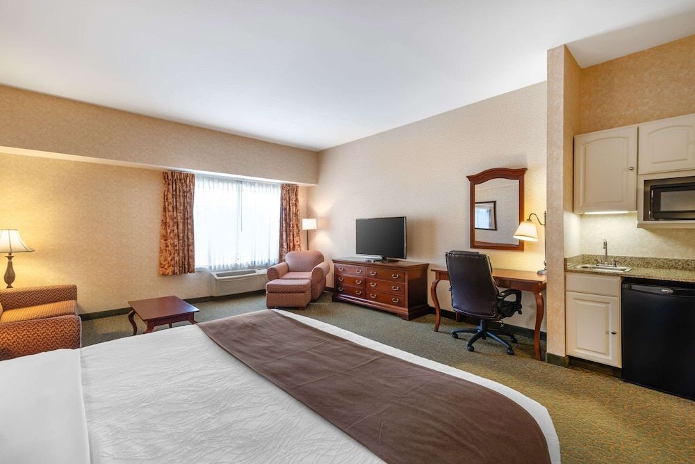 Suite, 1 King Bed, Non Smoking