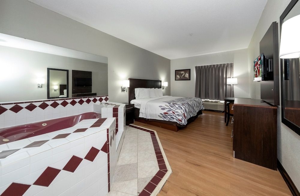 Suite, 1 King Bed, Non Smoking, Hot Tub