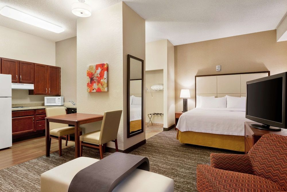 Suite, One King Bed, Accessible