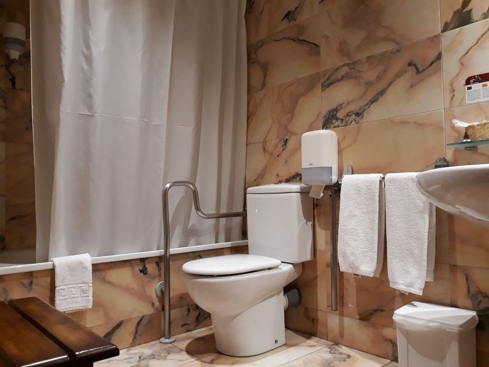 Hotel Eth Pomer Quadruple Room, Accessible 11