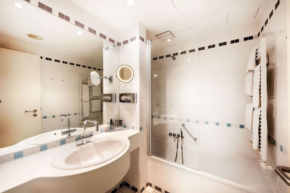 Welcome Hotel Meschede/Hennesee Deluxe Room, Lake View 4