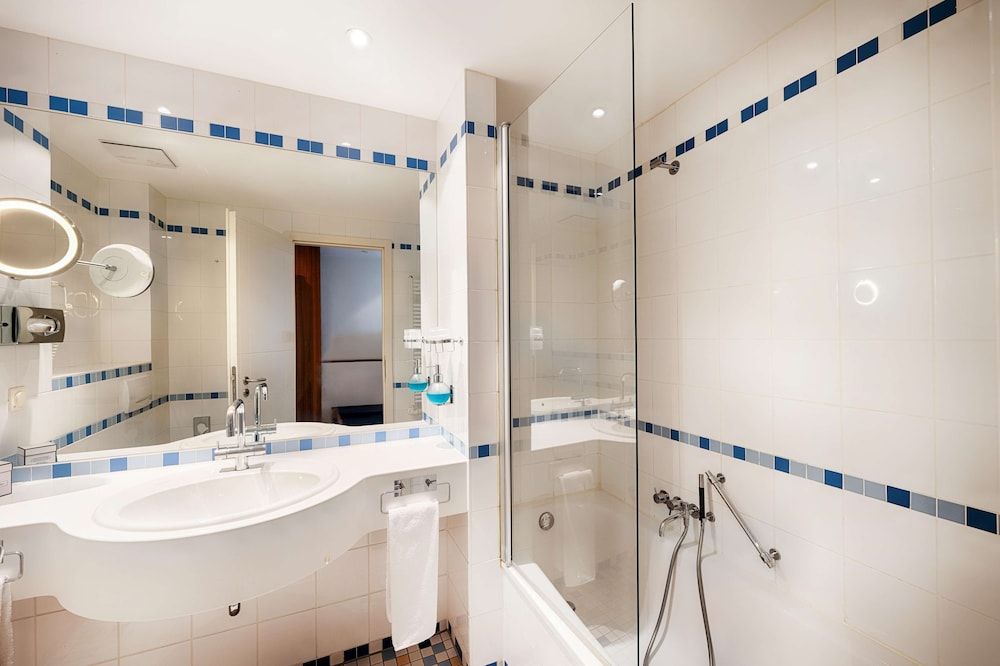 Welcome Hotel Meschede/Hennesee Deluxe Room, Lake View 5