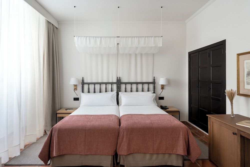 Parador de Ciudad Rodrigo Standard Twin Room (3 adults) 2