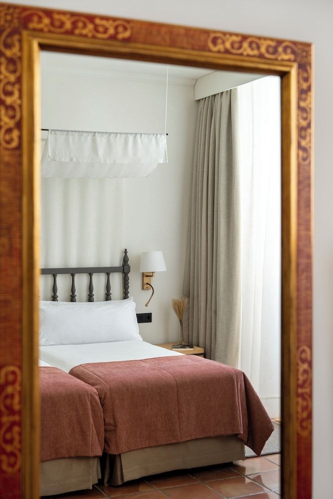 Standard Twin Room (2 adults + 1 child)