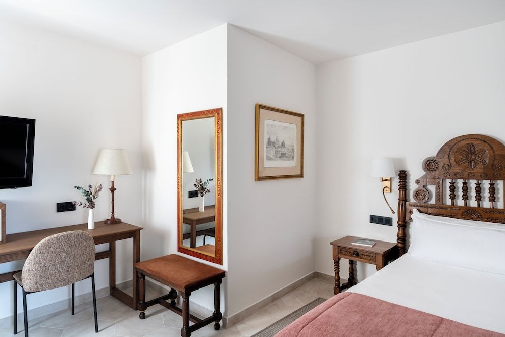 Parador de Ciudad Rodrigo Standard Twin Room (2 adults + 1 child) 5