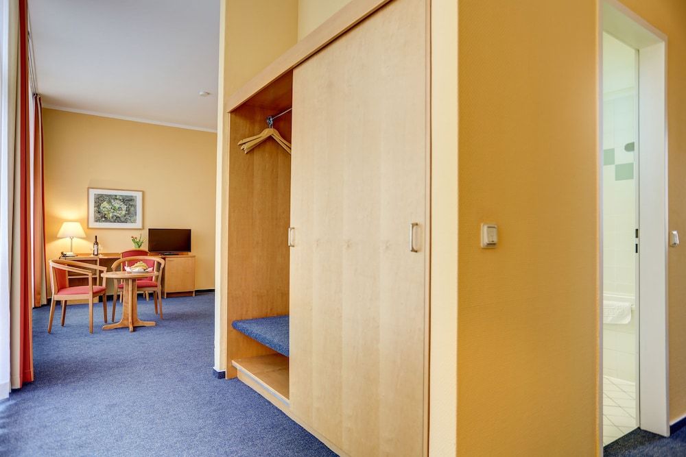 Centro Park Hotel Berlin Neukölln Standard Triple Room, Multiple Beds 3