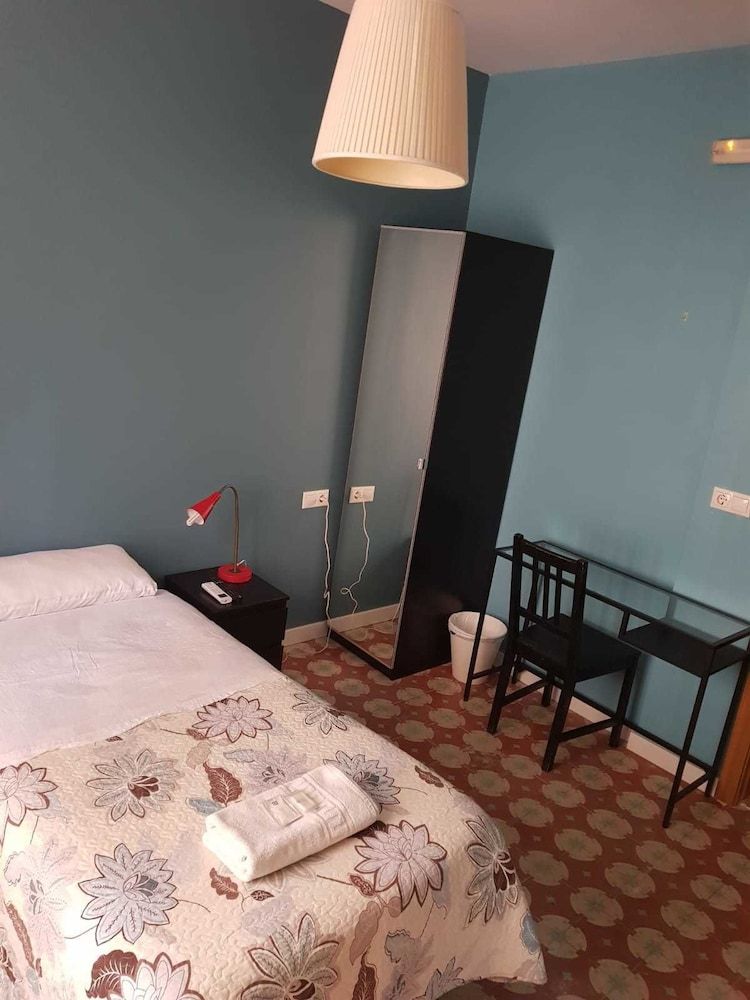 Single Room (Interior)
