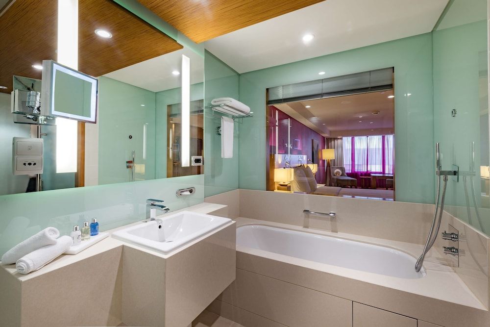 Radisson Blu Hotel, Kuwait Superior Room 8