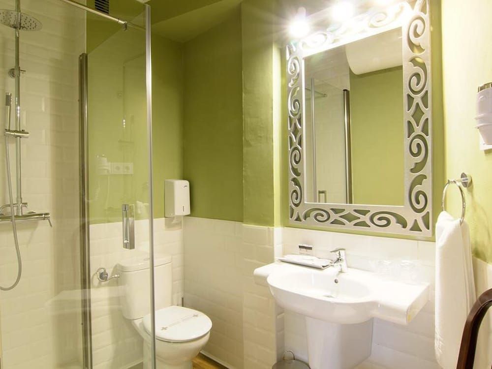 Hostal los Castañuelos Superior Double Room, Ensuite, City View 7