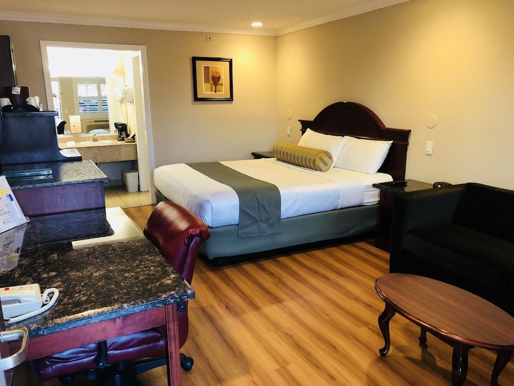 Standard Room, 1 King Bed, Non Smoking