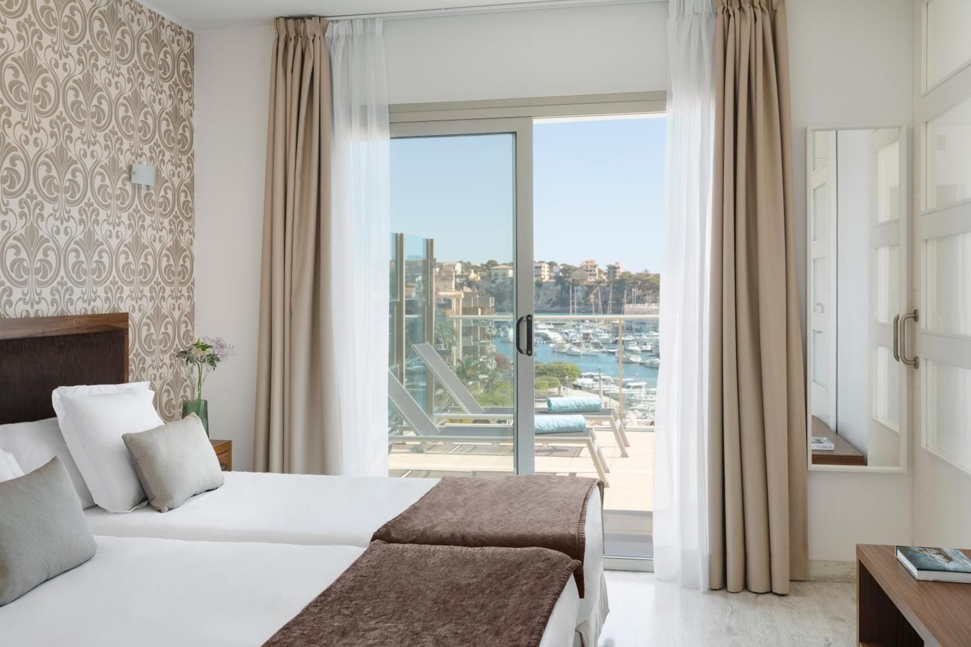 Superior One-Bedroom Apartment with Harbor View