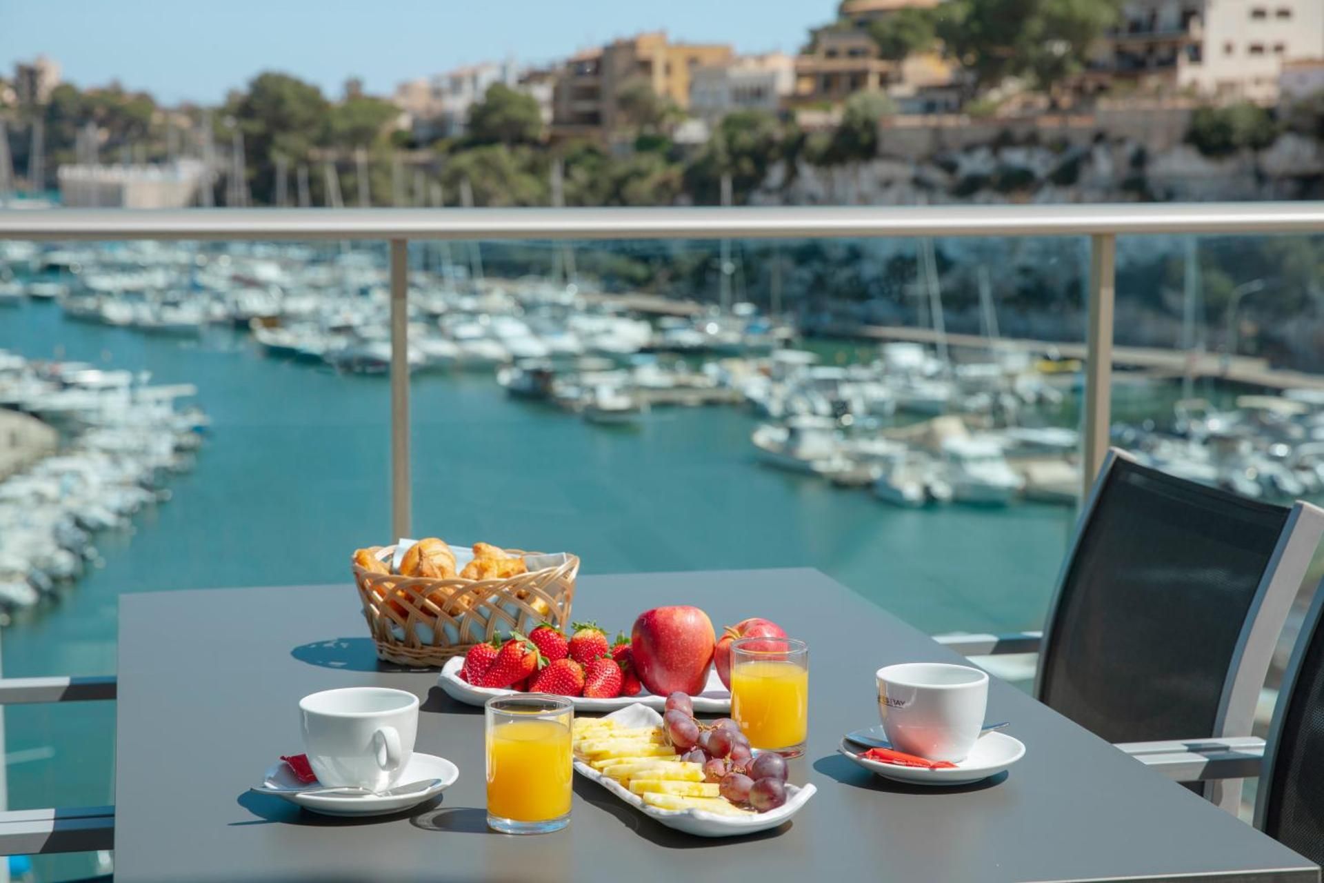 Superior One-Bedroom Apartment with Harbor View