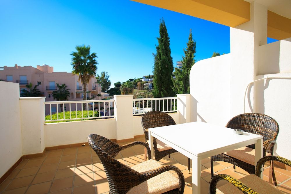 Deluxe Apartment, 1 Bedroom, Terrace, Pool View (Apartamento N5)