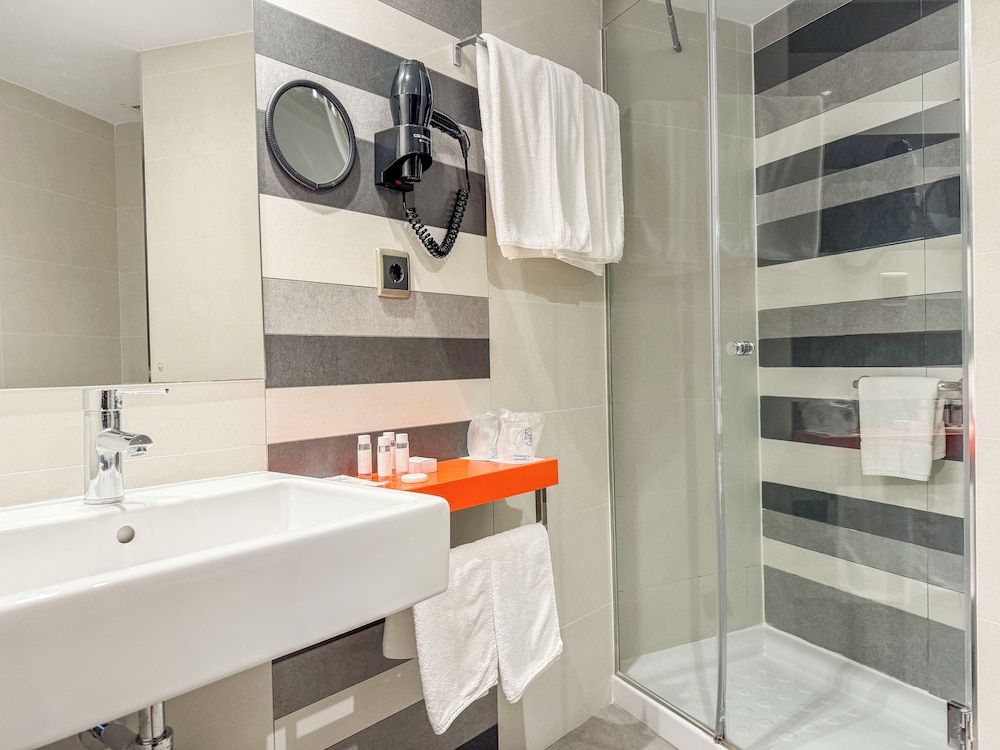 Hotel Nuevo Torreluz Functional Interior Single Room 3