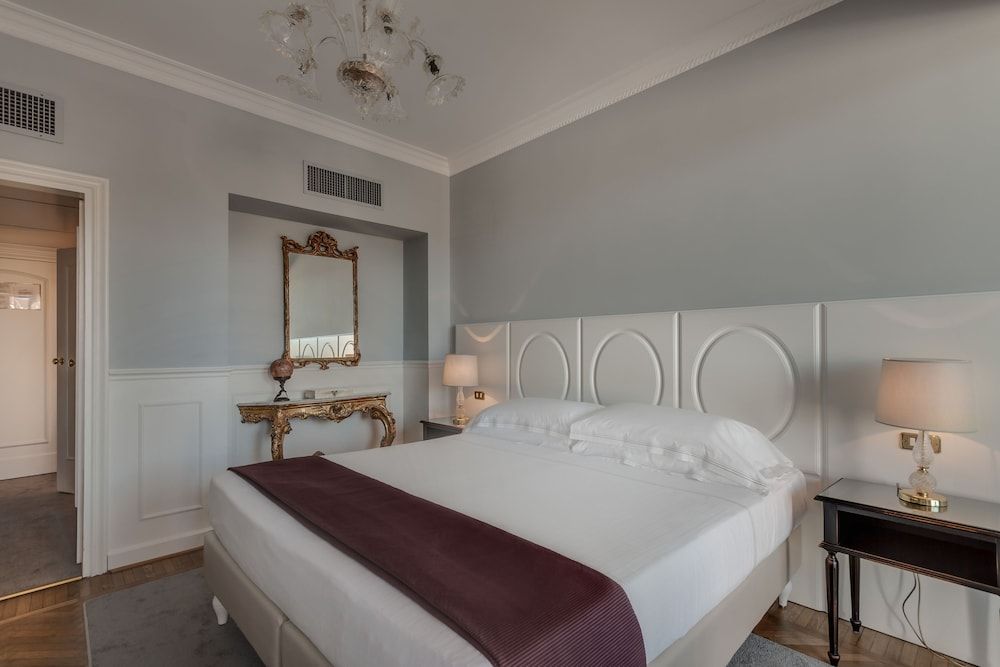 Plaza Hotel Lucchesi Premium Double Room 2