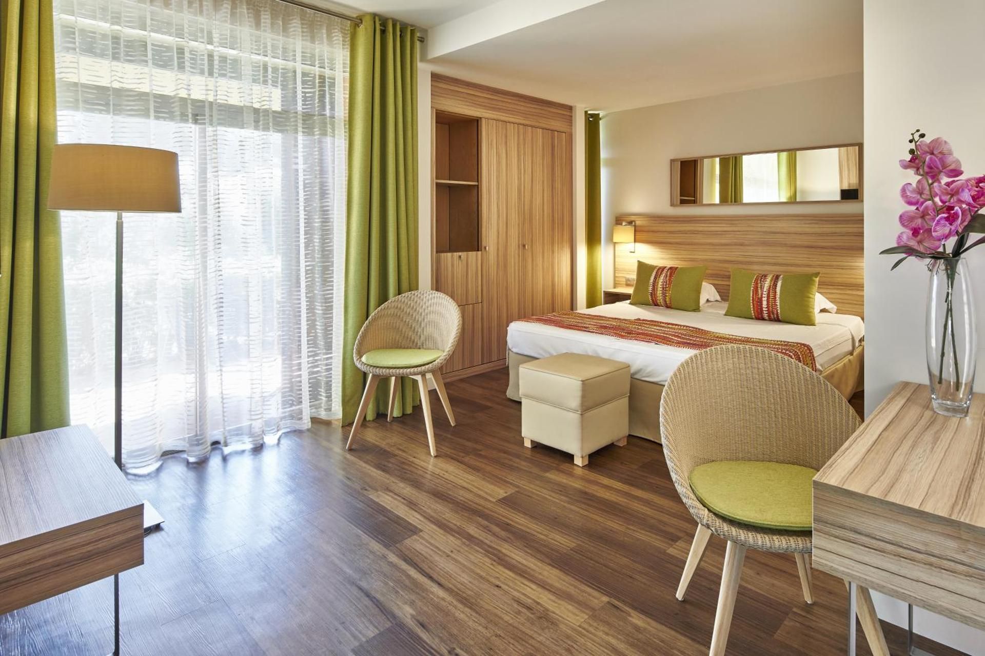 Quadruple Room with Terrace