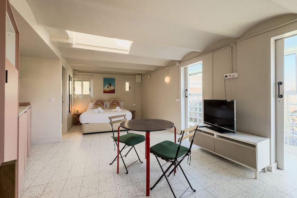 Smartr Barcelona Ramblas Studio, Terrace 6