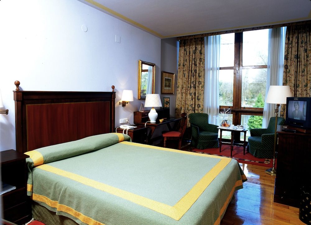 Parador De Gijon Standard Double Room 2
