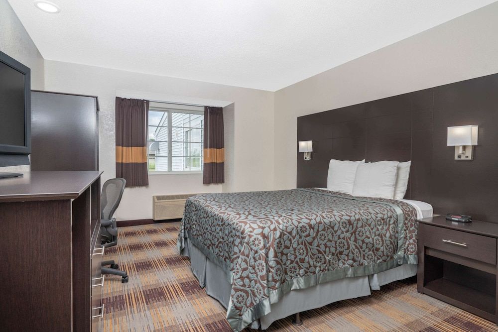 Standard Room, 1 Queen Bed, Accessible