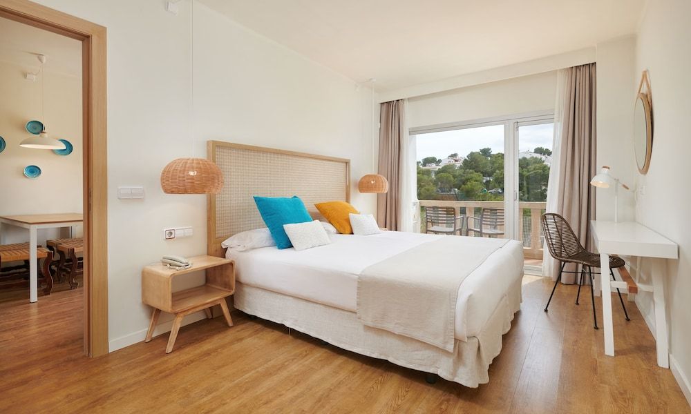 Superior Apartment, 1 Bedroom, Balcony, Poolside