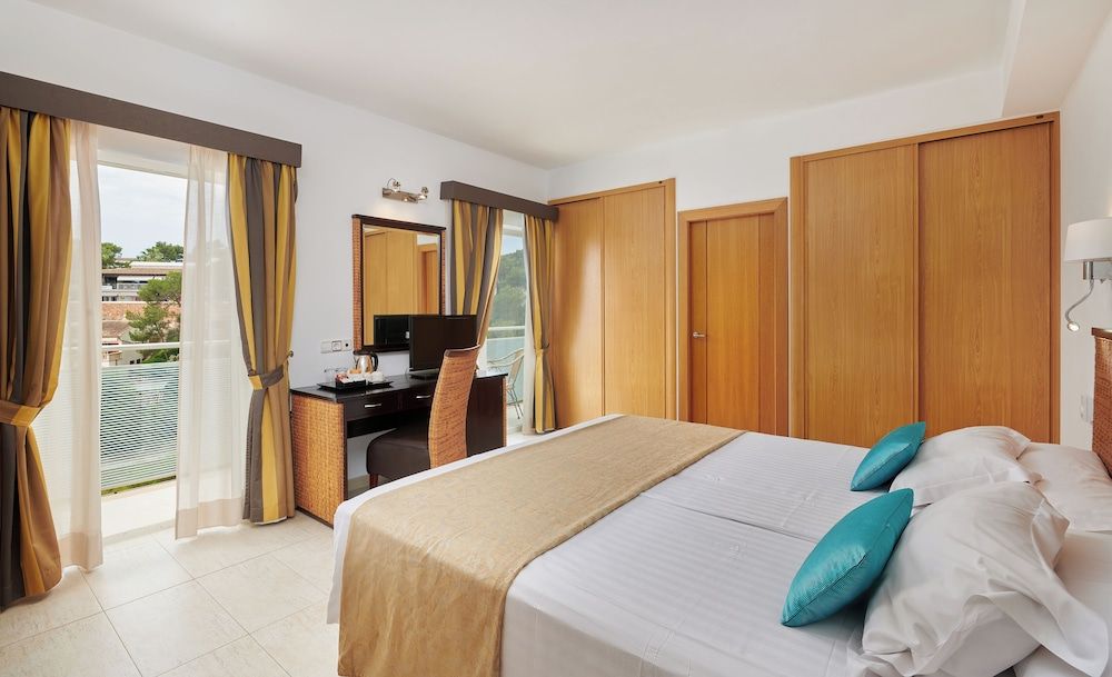 Junior Double Room, 1 Queen Bed, Balcony, Sea View
