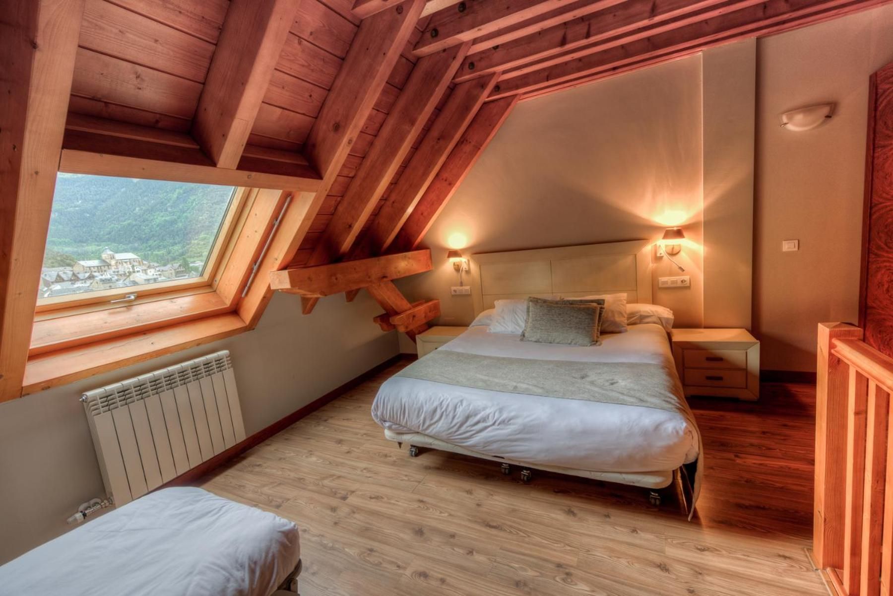 Two-Bedroom Deluxe Apartment (7 Adults)