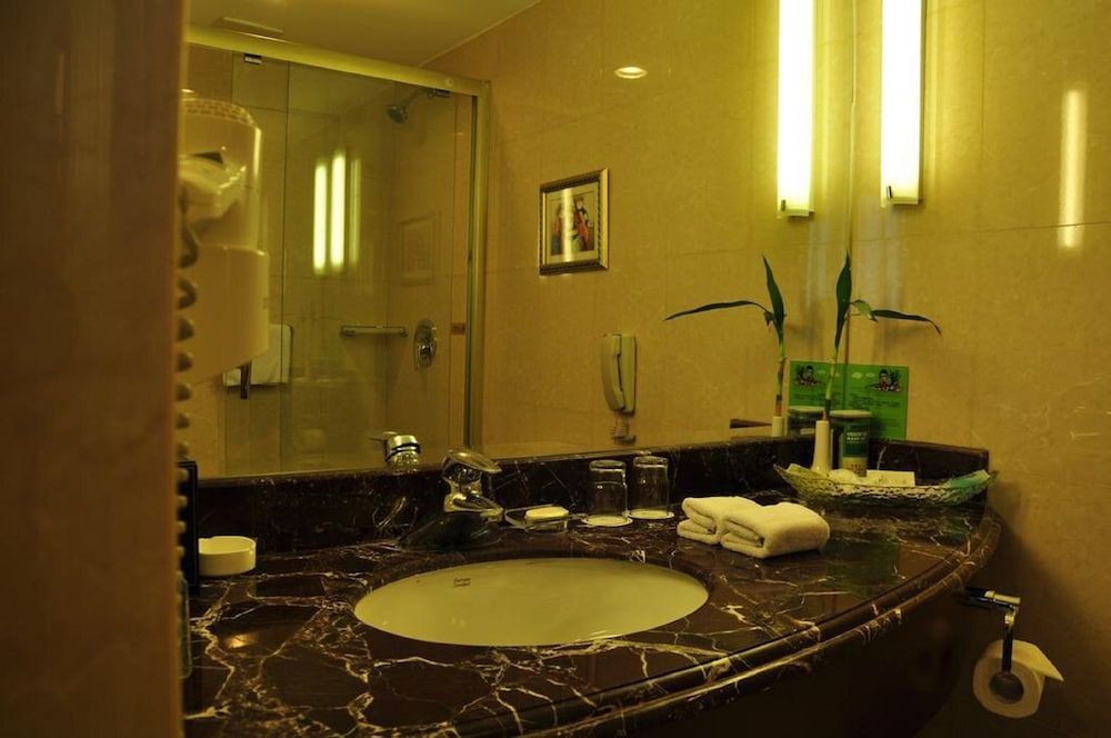 Howard Johnson Paragon Hotel Beijing Classic double bed room 5